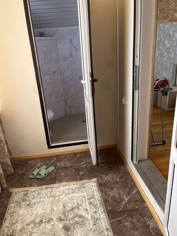 Светлая студия с видом на горы