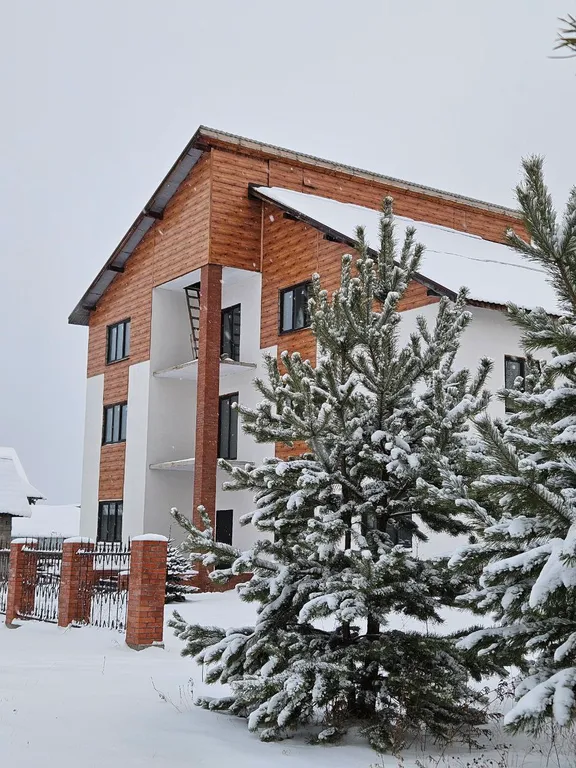 Просторная комната для большой компании