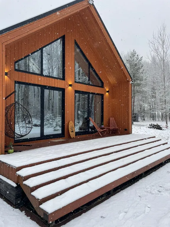 Барни с видом на лес с сауной