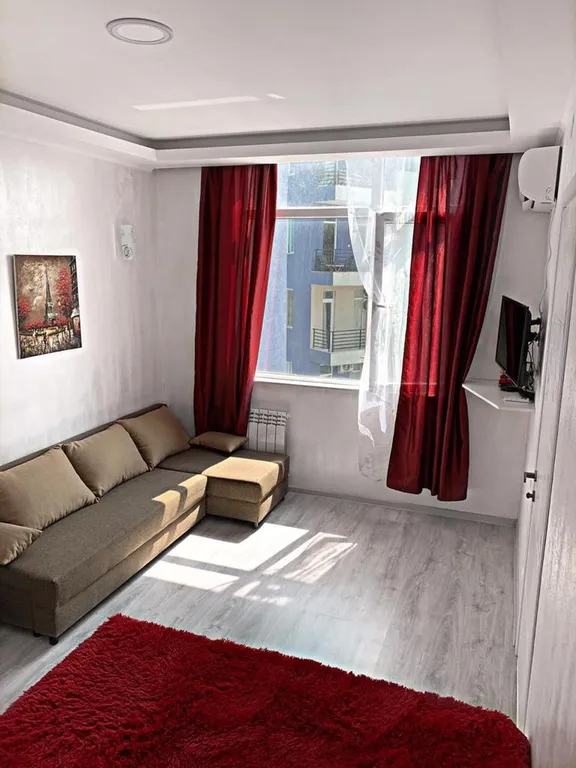 Silver flat in Real palace