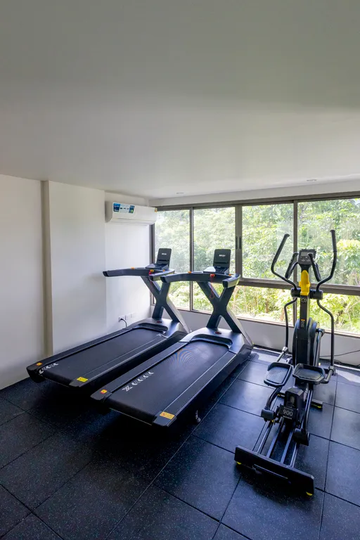 Чудесная квартира около пляжа Камала с бассейном, спортзалом и шатлом