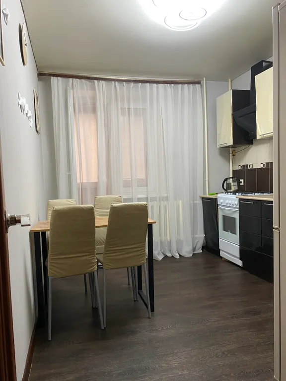 По-домашнему уютная квартира, всегда есть горячая вода, с кондиционером