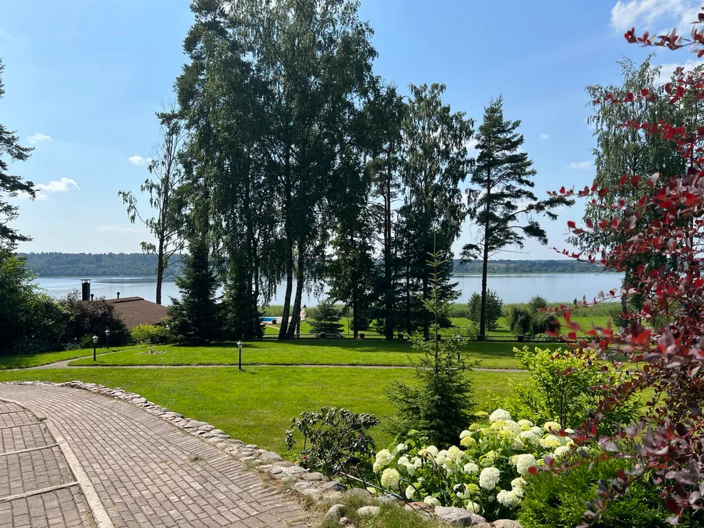 Коттедж на берегу Суходольского озера