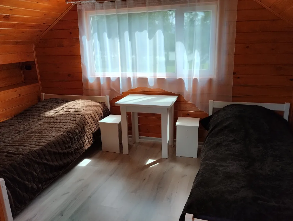 Уютный домик, на берегу реки