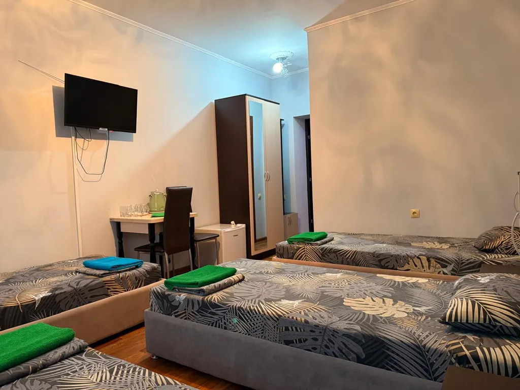 Четырехместный номер с 4-мя односпальными кроватями