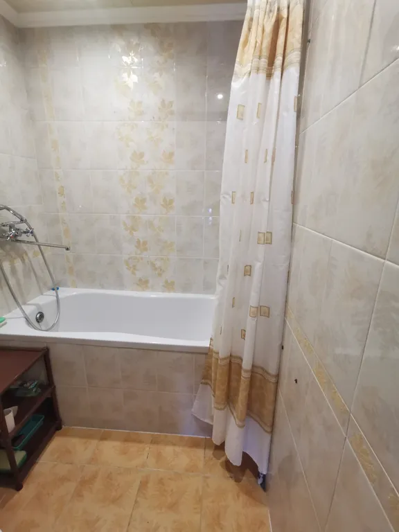 Центр города, в 100 метрах от площади Ленина