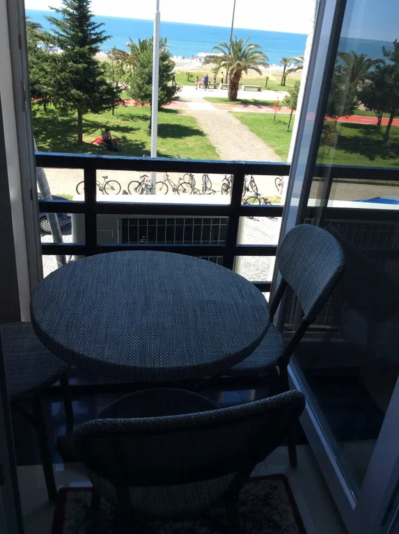 Квартира с видом на море, на берегу моря