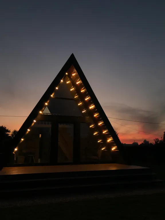 Треугольный домик рядом с Беловежской пущей