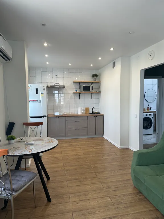 Квартира Студия с видом на стадион, парк — аренда посуточно в Якутск