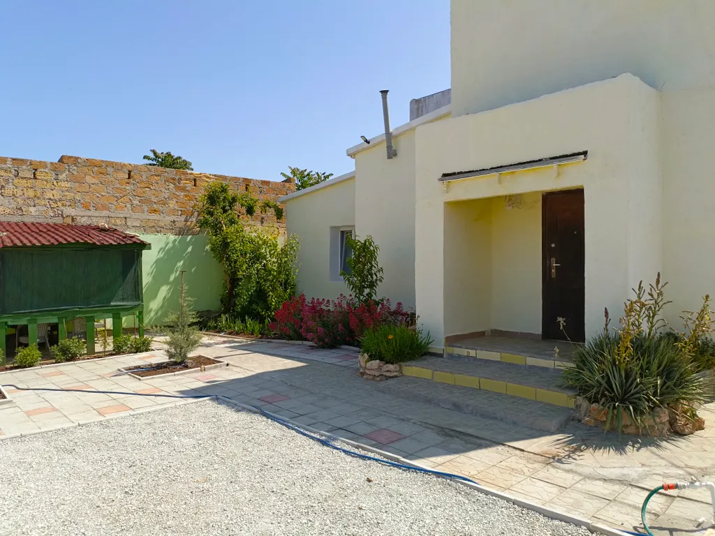 Коттедж-дом отдельно стоящий, гостевой двор смайлик