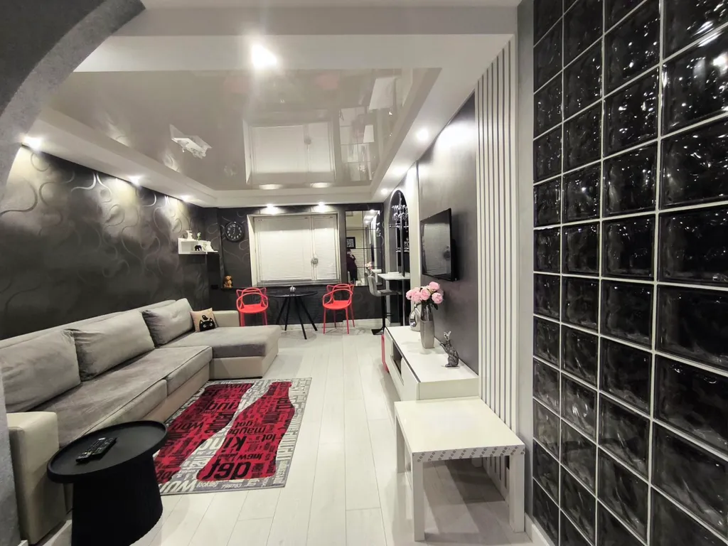 Premium студия в центре с большой ванной,отдельной спальней,парковка.