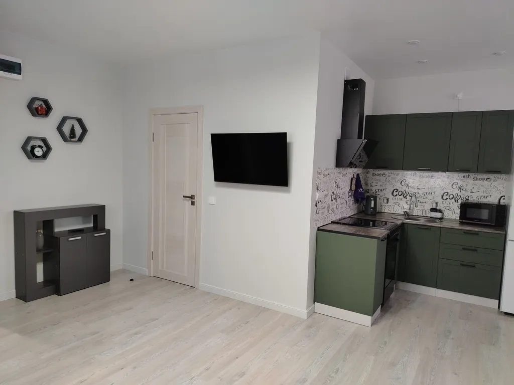 Квартира-студия с видом на город среди гор