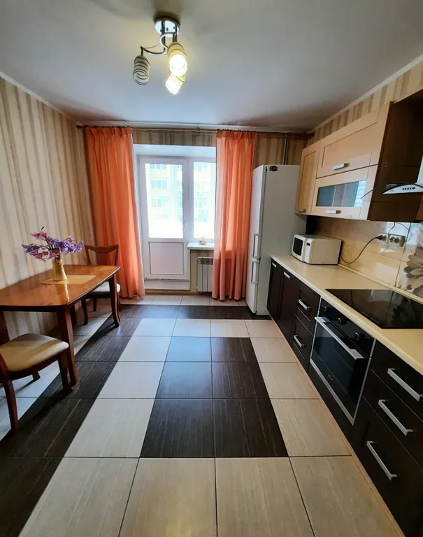 Apartlux Зефир 2-комнатная просторная квартира на С.Разина