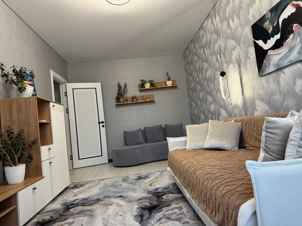 Современная квартира в центре города рядом с морем