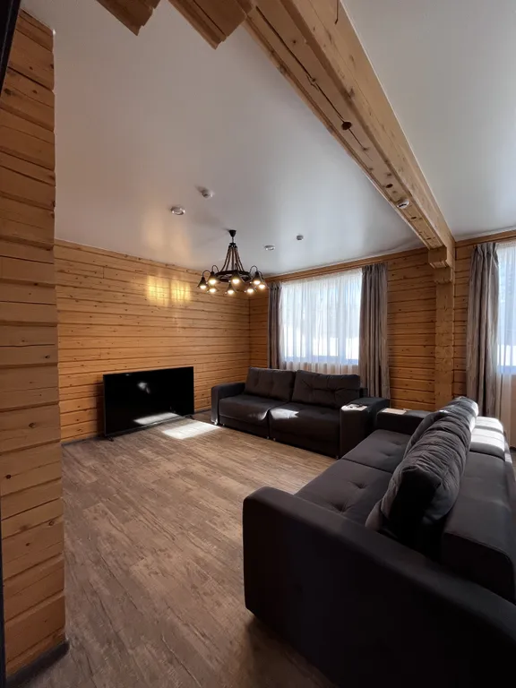 Усадьба в лесу с видом на горы