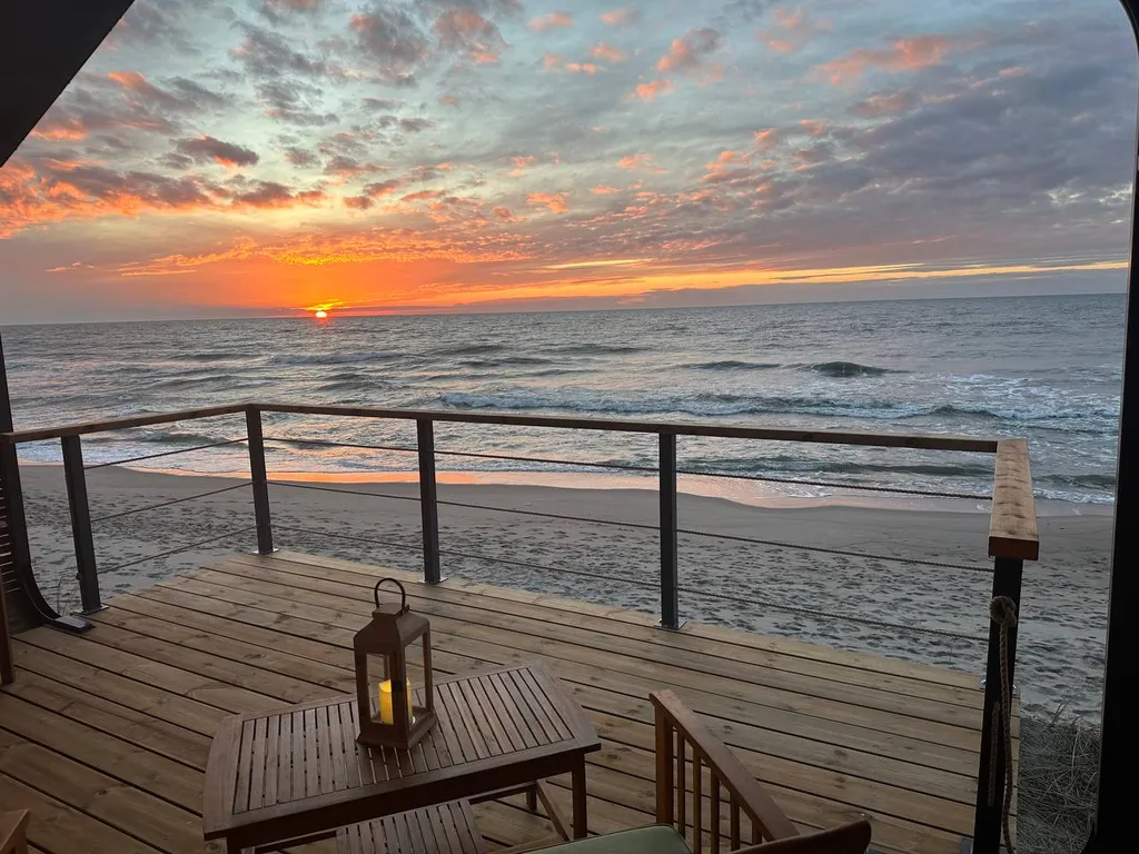 Домик на море