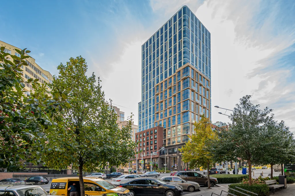 Просторная видовая квартира бизнес-класса в центре