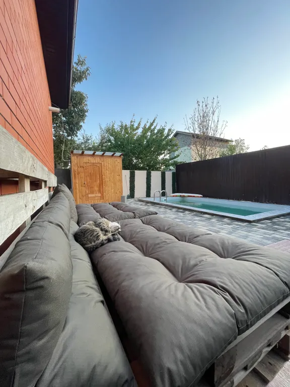 Дом с бассейном, баней и чаном