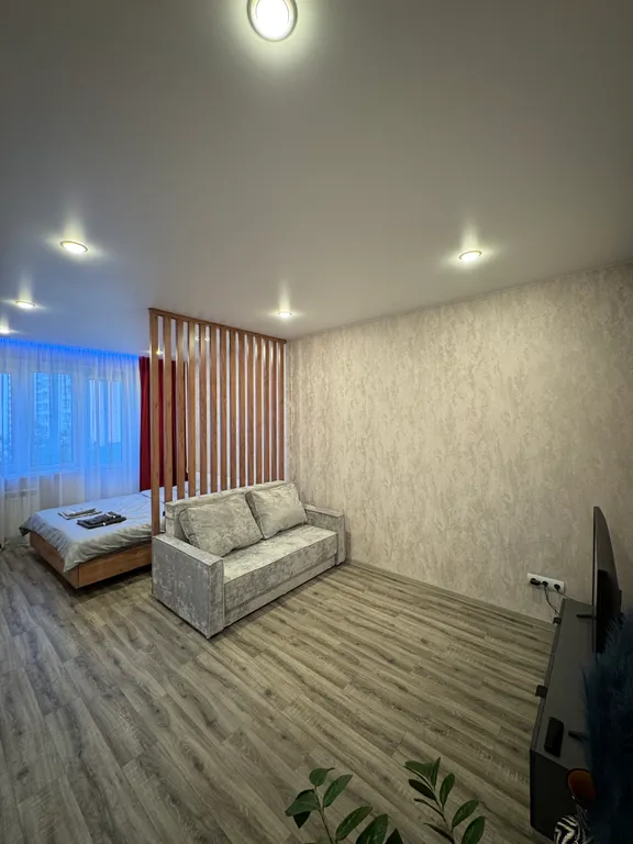 Уютная однушка с новым ремонтом на Клыкова с современной мебелью