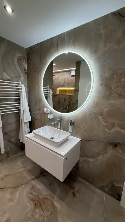 Лофт - мансарда с фронтальным видом на море