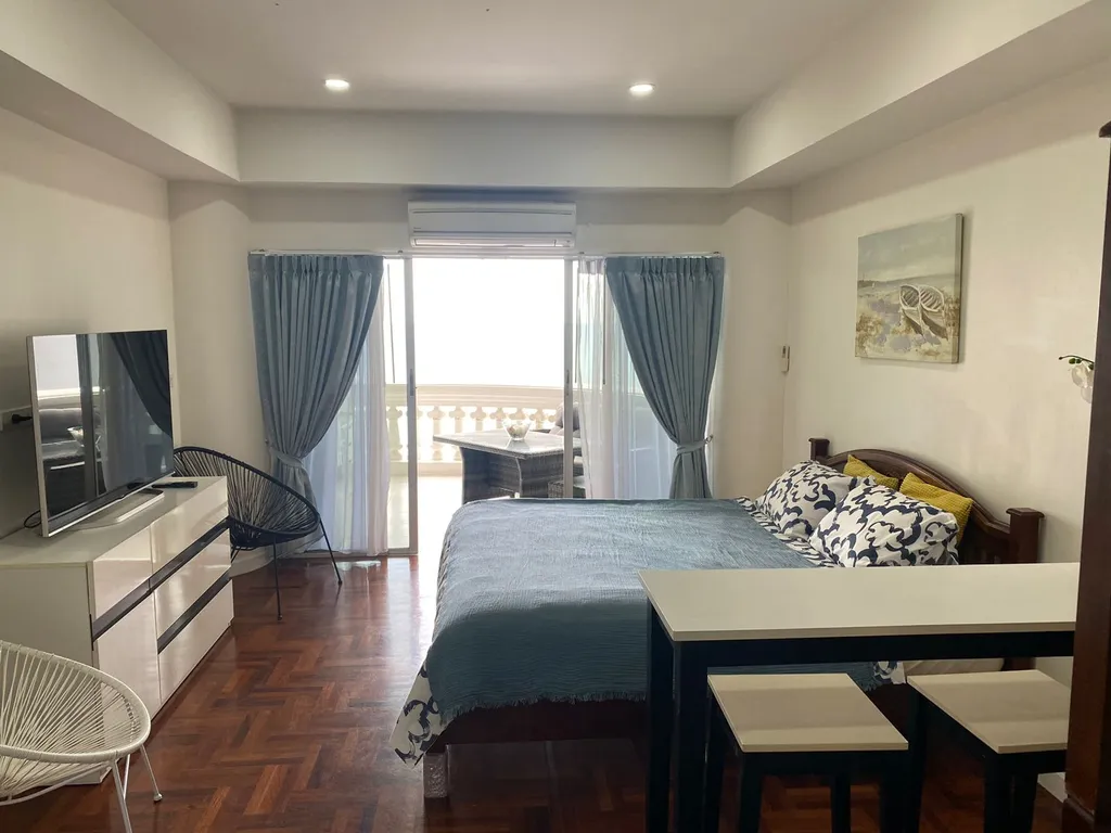 Семейная студия с видом на море