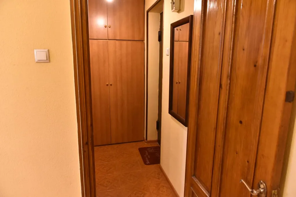 Однокомнатная чистая квартира посреди метро Дидубе и метро Грмагеле