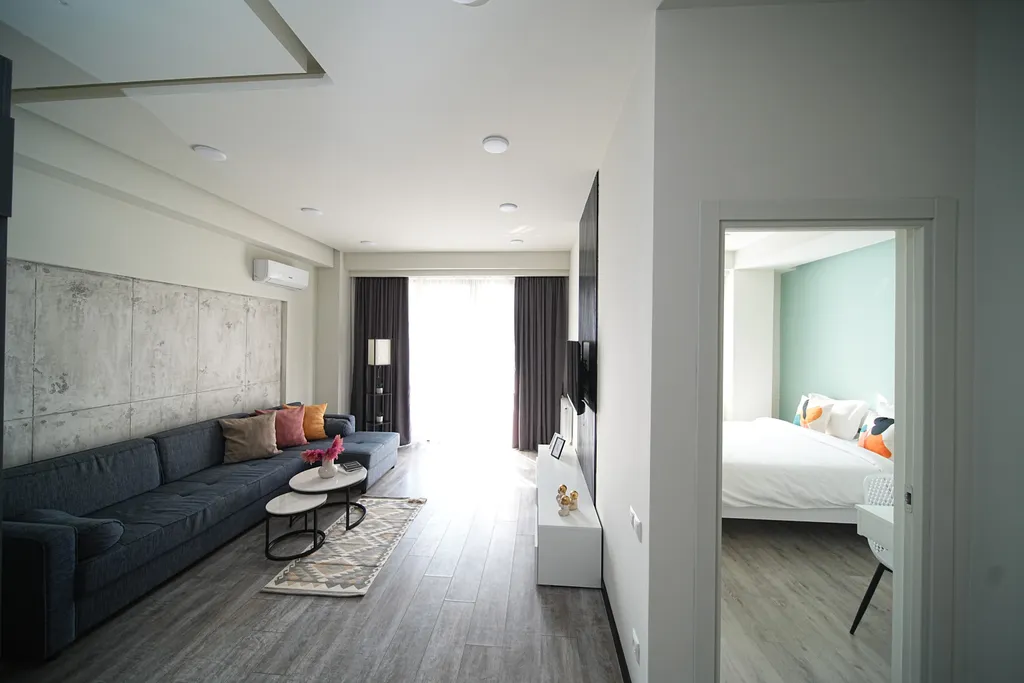 Улучшенные апартаменты с балконом в центре города