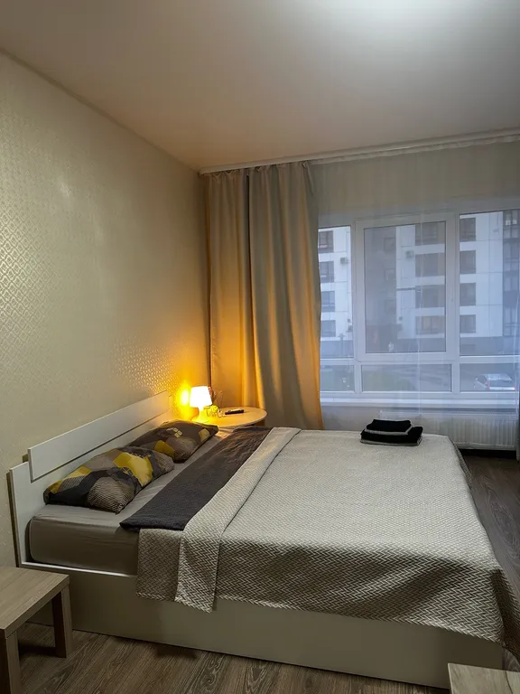 Квартира-студия с новой кроватью и кондиционером