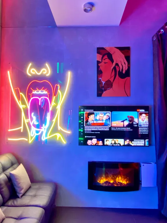 Панорамная квартира с джакузи и камином