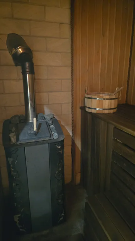 Дом с тёплым бассейном и баней в Новой Москве