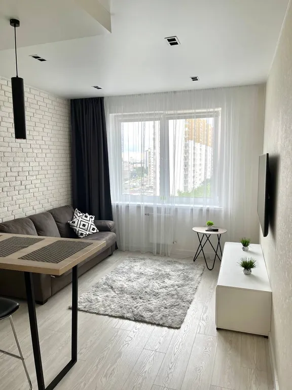 Евро-трехкомнатная квартира возле метро Грушевка