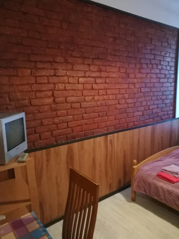 ОТДЕЛЬНАЯ КОМНАТА СО СВОЕЙ ВАННОЙ И САНУЗЛОМ.