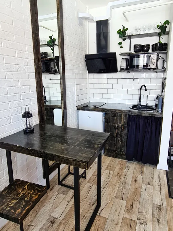 Студия с камином