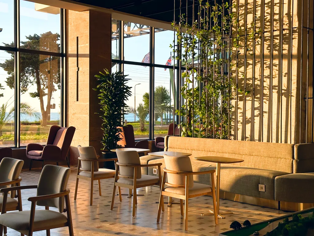 Просторный апартамент с видом на горы и море Crowne Plaza