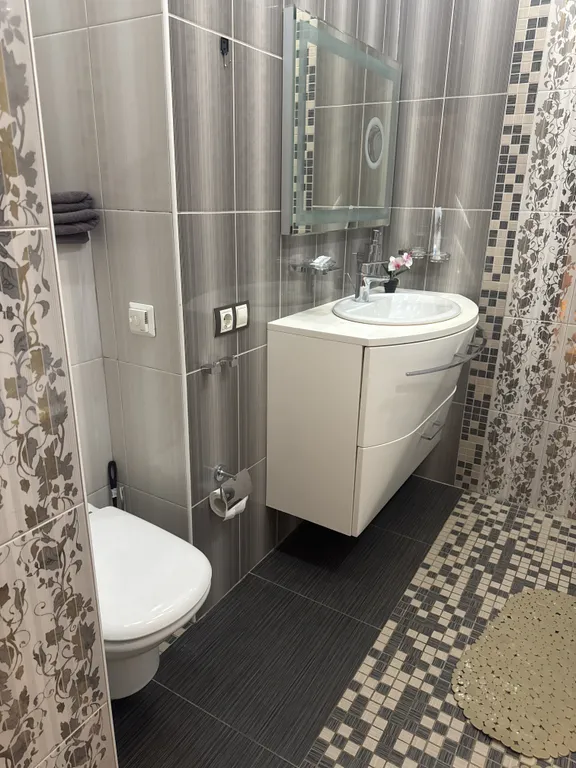 Элитная квартира с джакузи и прекрасным видом на город в самом центре