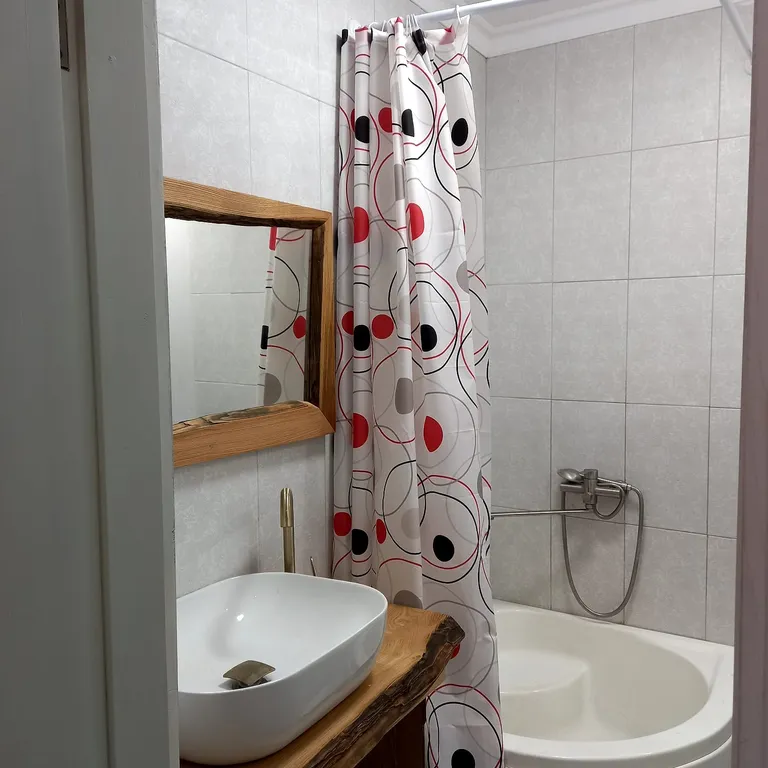 Уютный дом у набережной