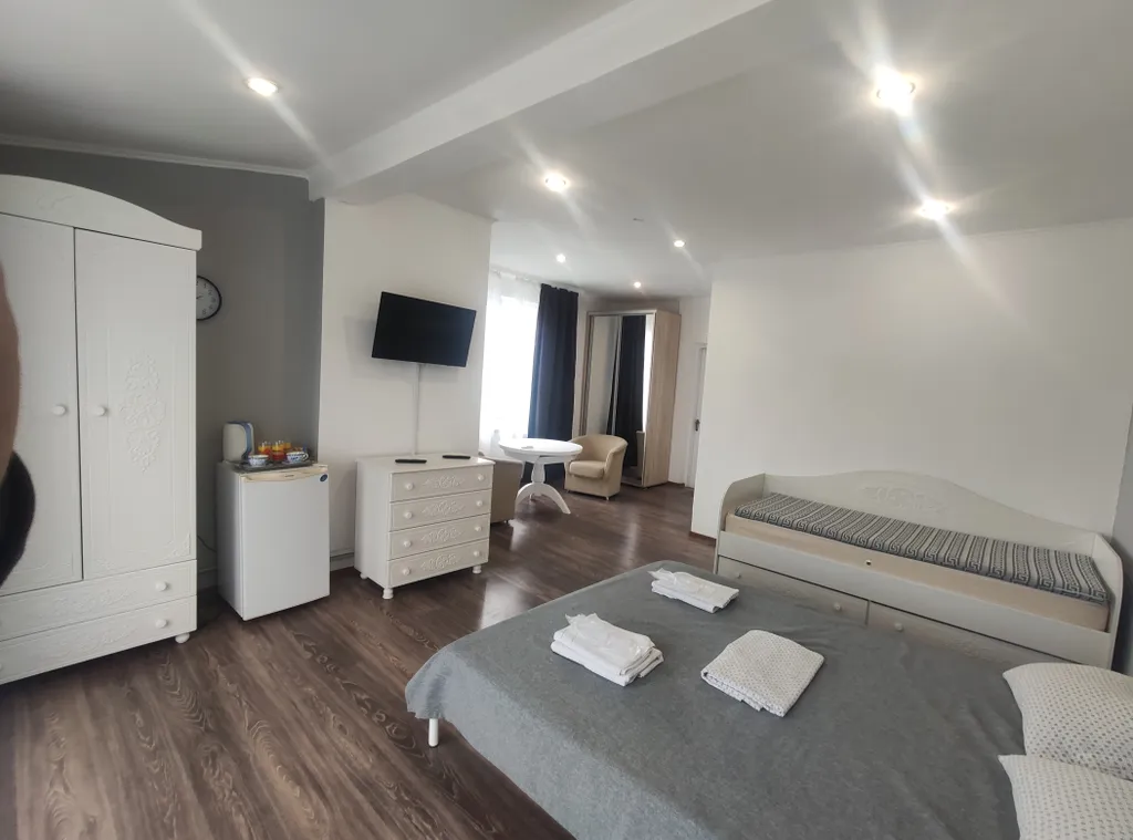 Квартира Просторный и тихий номер с хорошим видом — аренда посуточно в Алушта