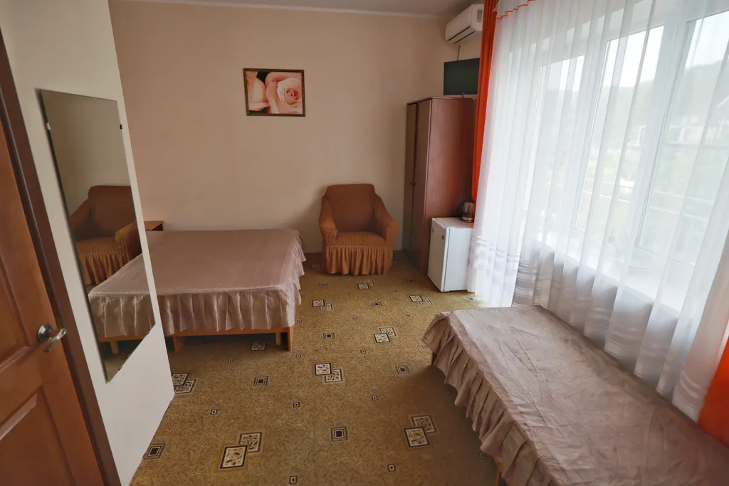 Квартира Трехместный номер с доп. местом с балконом и видом на горы — Лазаревское