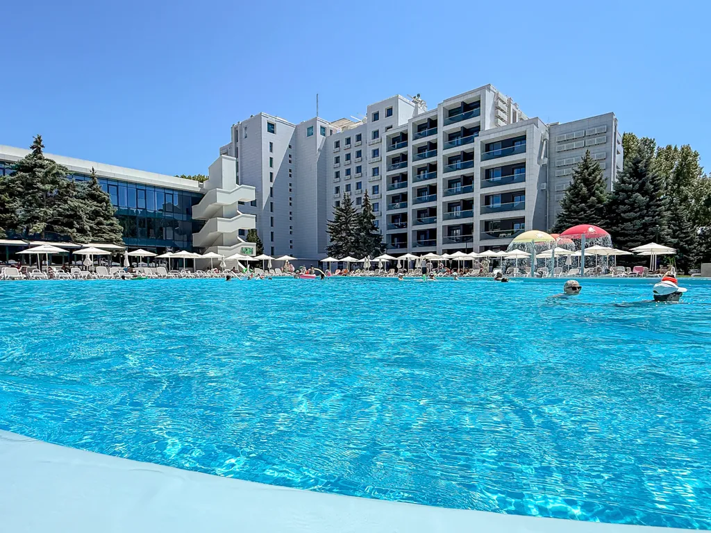 Квартира Квартира Студия в апарт-отеле с бассейном, собственным песчаным пляжем, парком — Анапа