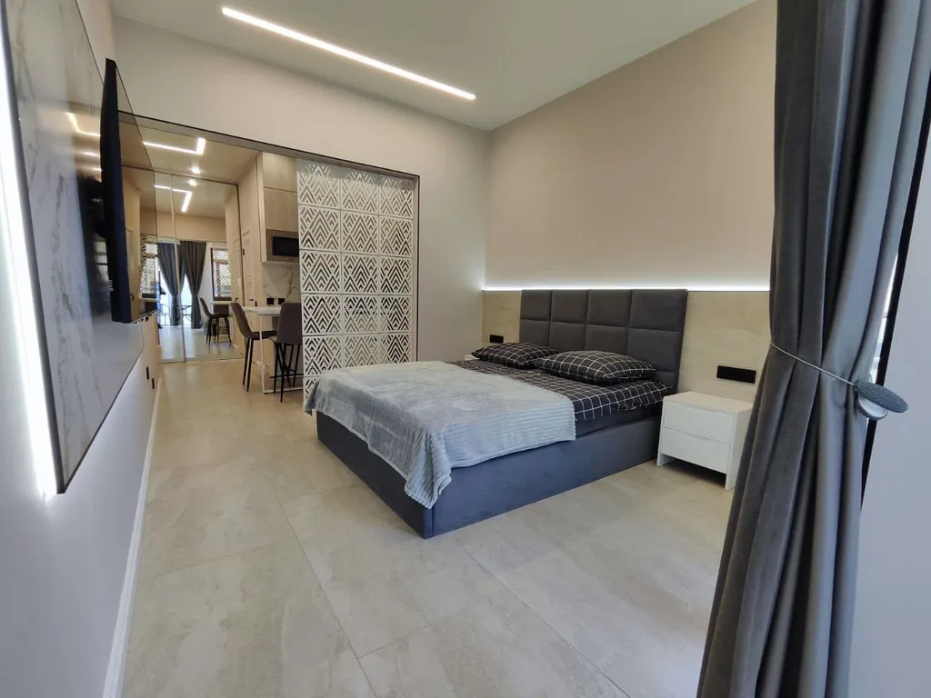 Просторные апартаменты с лоджией