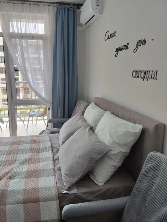 Новая студия-комфорт с бассейном и балконом в ЖК Кипарис Holiday house