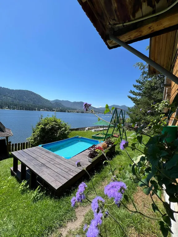 Дом с видом на озеро