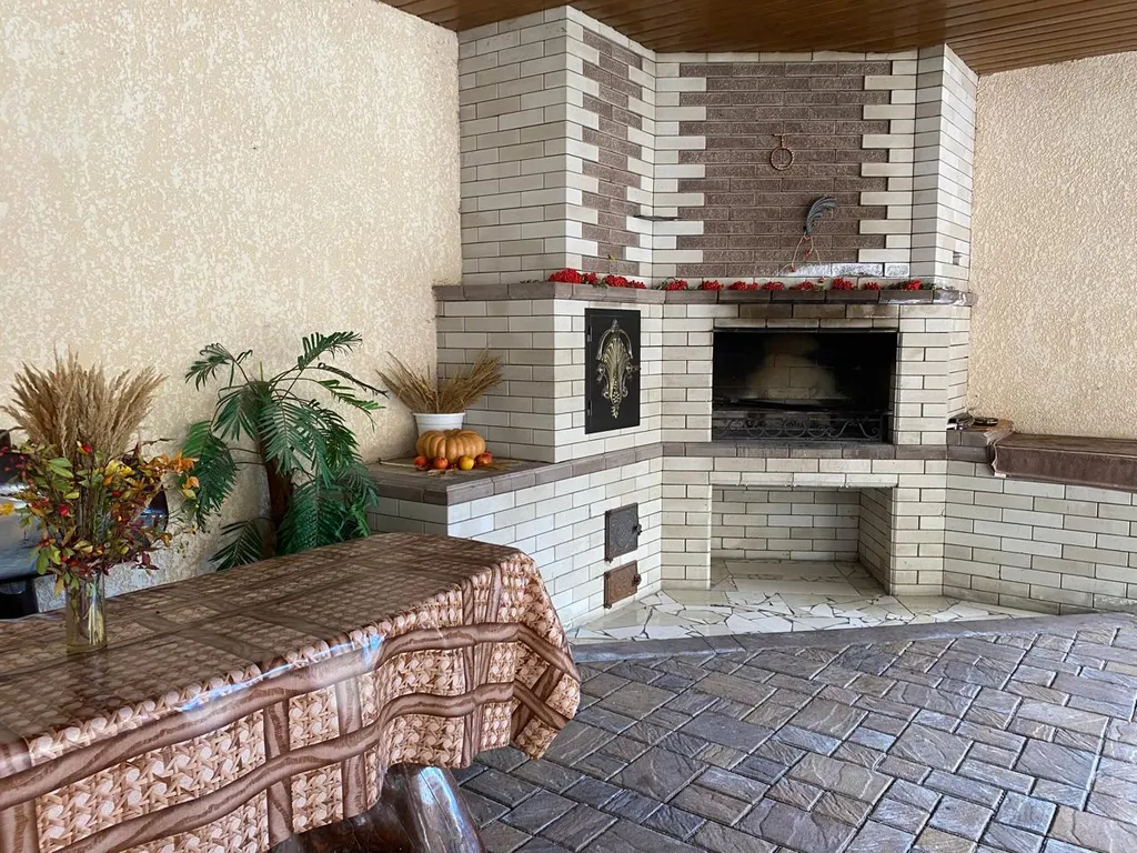 Уютный домик в сказочном месте