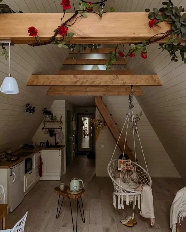 Нескучный треугольный дом Mökki с купелью