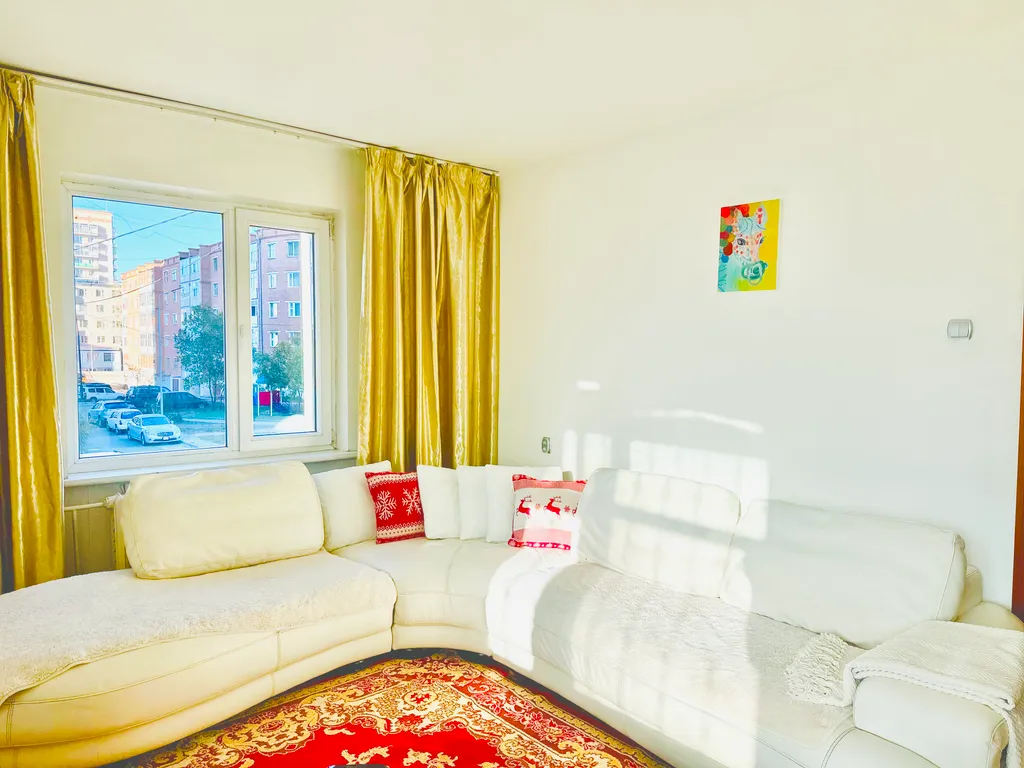 Apartment 44, spacious living area, separate kitchen & 1 bedroom