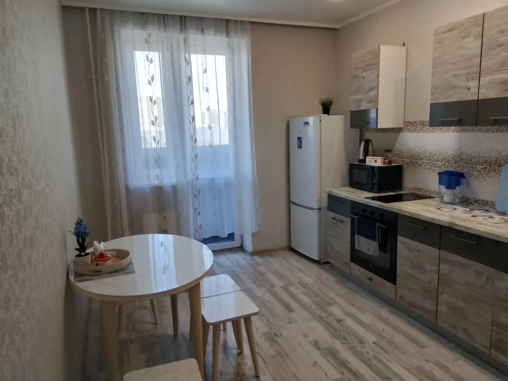 Уютная квартира в развитом районе — аренда посуточно в Тюмень