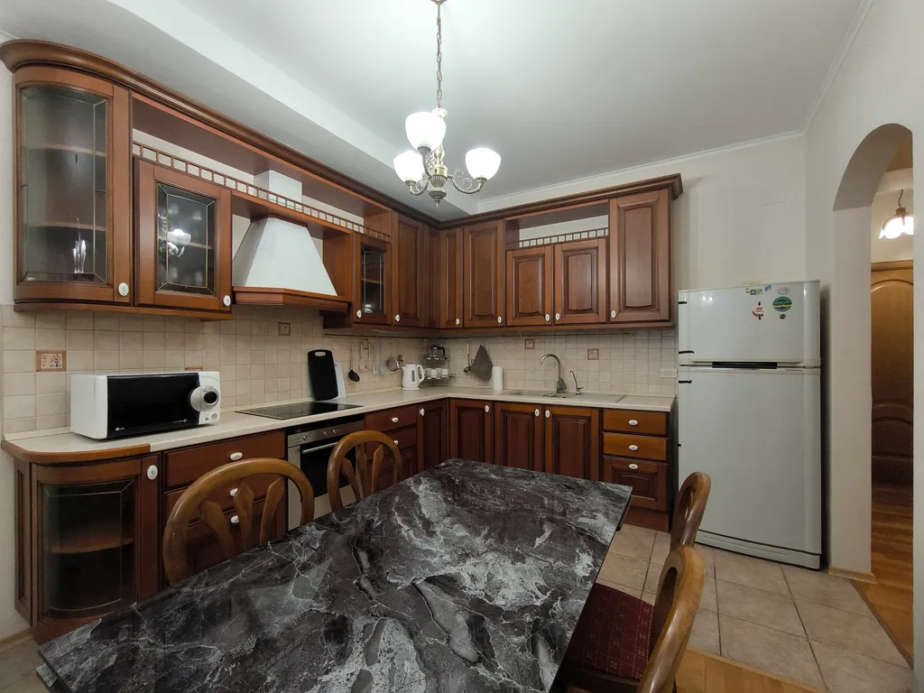 Большая трехкомнатная квартира с парковкой