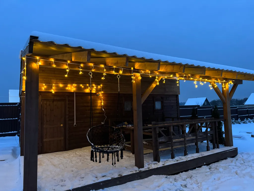 Уютный деревянный дом в тихой деревне