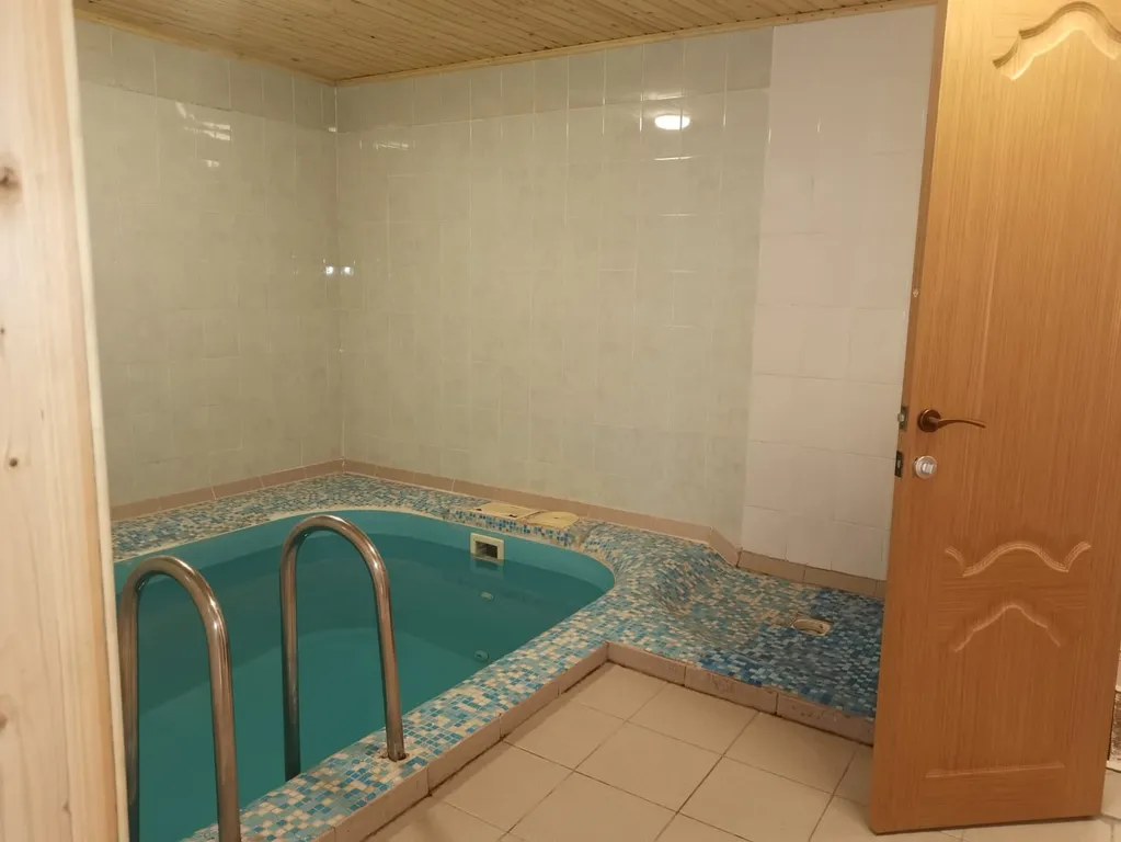 Коттедж в Красном стиле