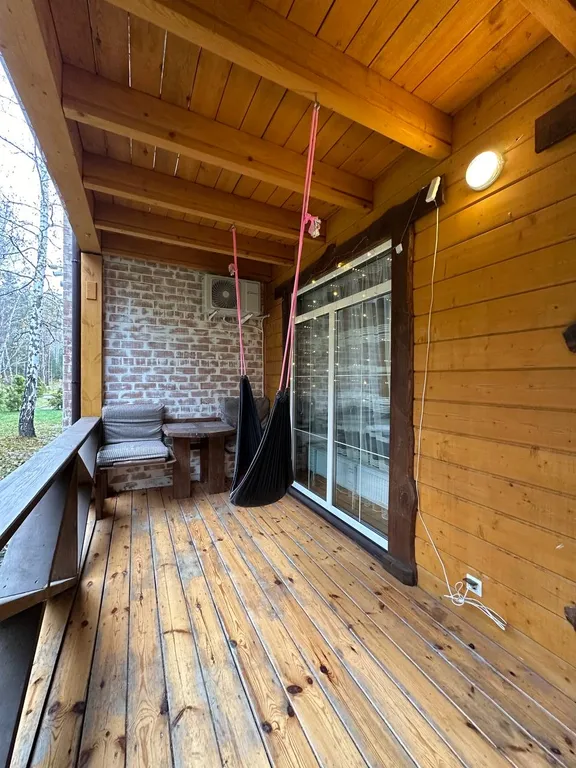 Студия с видом на лес